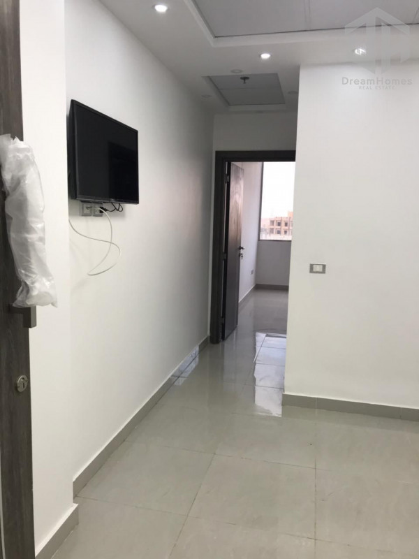 مكتب للإيجار في مدينة الشروق متشطب و جاهز مساحة 42 متر